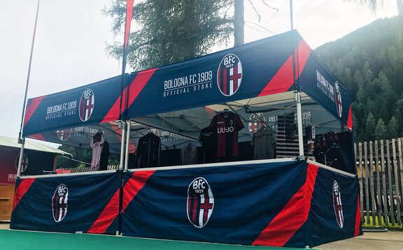 Gazebo Square 3x3 m per il Bologna FC. Il gazebo è stampato completo e viene usato come stand di vendita.