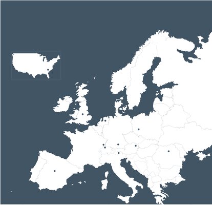 Europakarte mit allen Standorten von MASTERTENT. Die Karte ist weiß und dunkelblau das Meer.