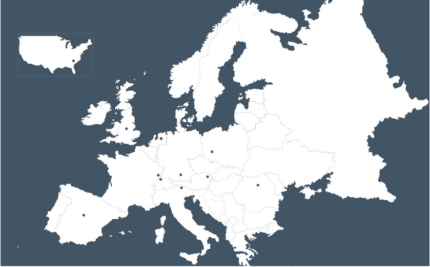 Europakarte mit allen Standorten von MASTERTENT. Die Karte ist weiß und dunkelblau das Meer.