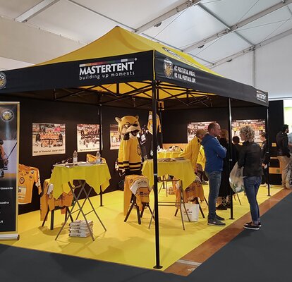 Canopy tent 6x3 for trade fair. Yellow and black tent customised with HC Pustertal team logo. 