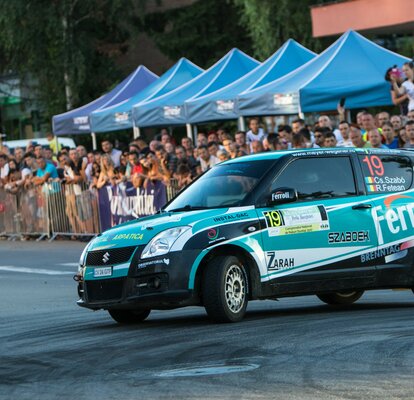 Folding rally tents on a racetrack