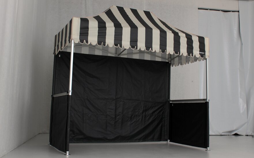 Gazebo pieghevole a strisce bianco e nero 3x1.5 con frontalino personalizzato e pareti laterali nere