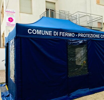 La Protezione Civile del Comune di Fermo ha scelto il nostro Kit Rescue 4,5x3 m blu per le situazioni di emergenza.