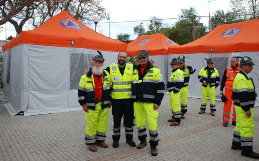 Gazebo pieghevole 4,5x3 m per Protezione Civile