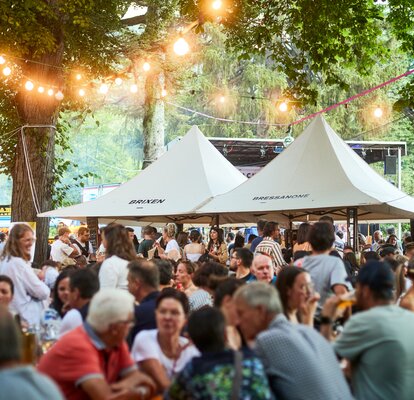 Mastertent Baukastensystem Festivalpavillons mit Vordach in weiß