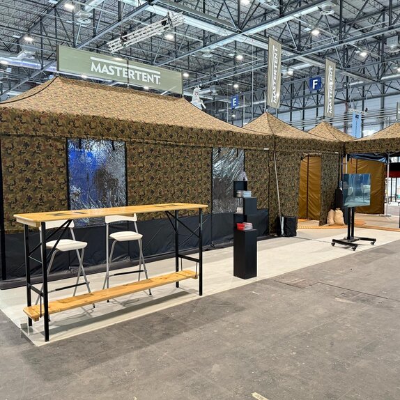 Modular system for military tents Military tents with camouflage patterns at a trade fair.